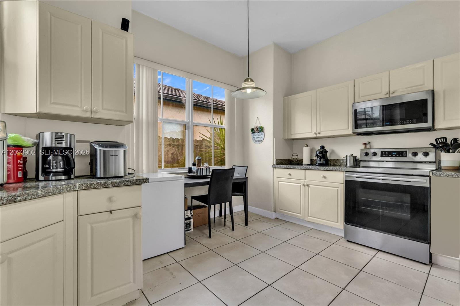 A12093902 Property Photo 17