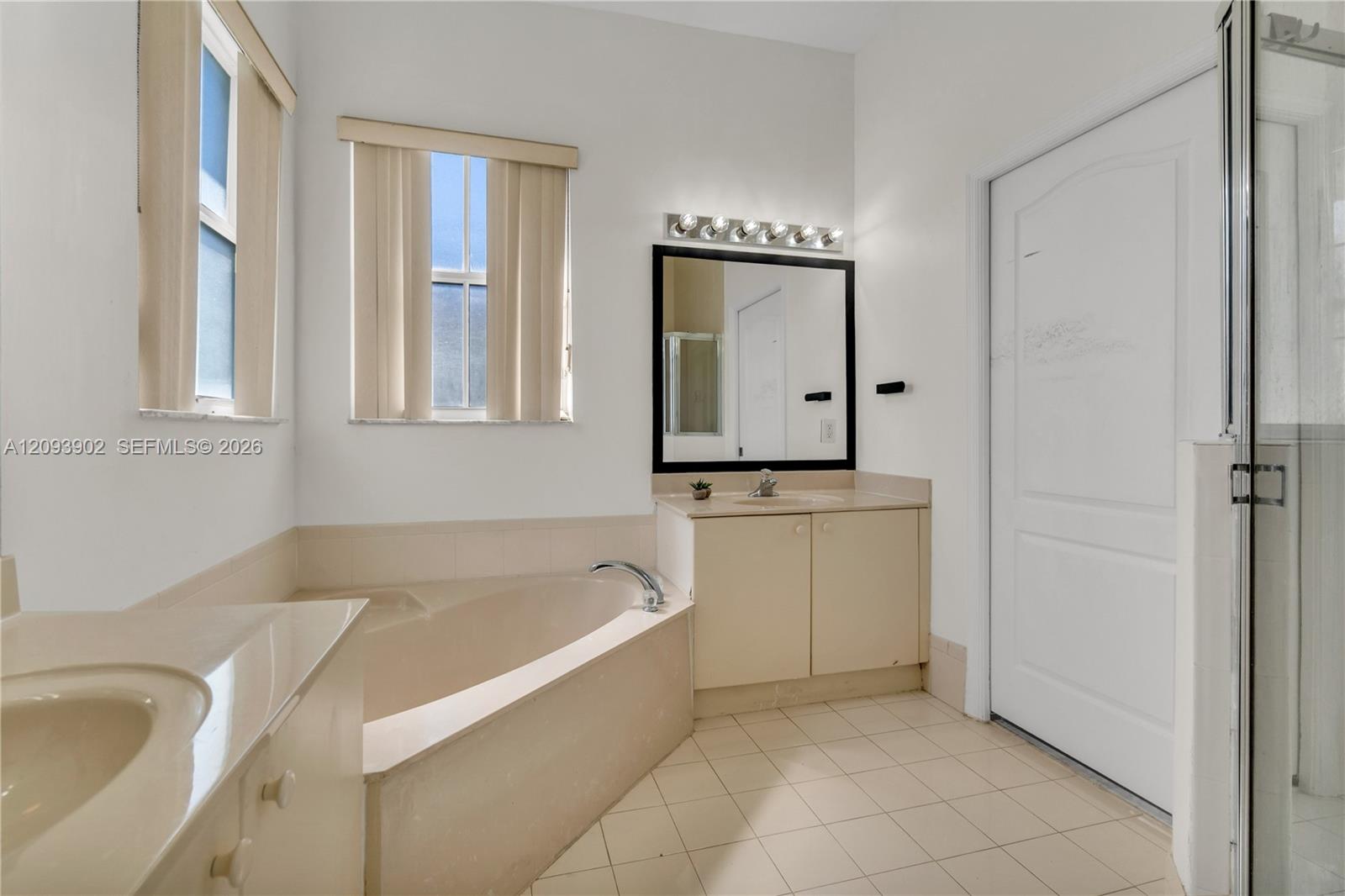 A12093902 Property Photo 22