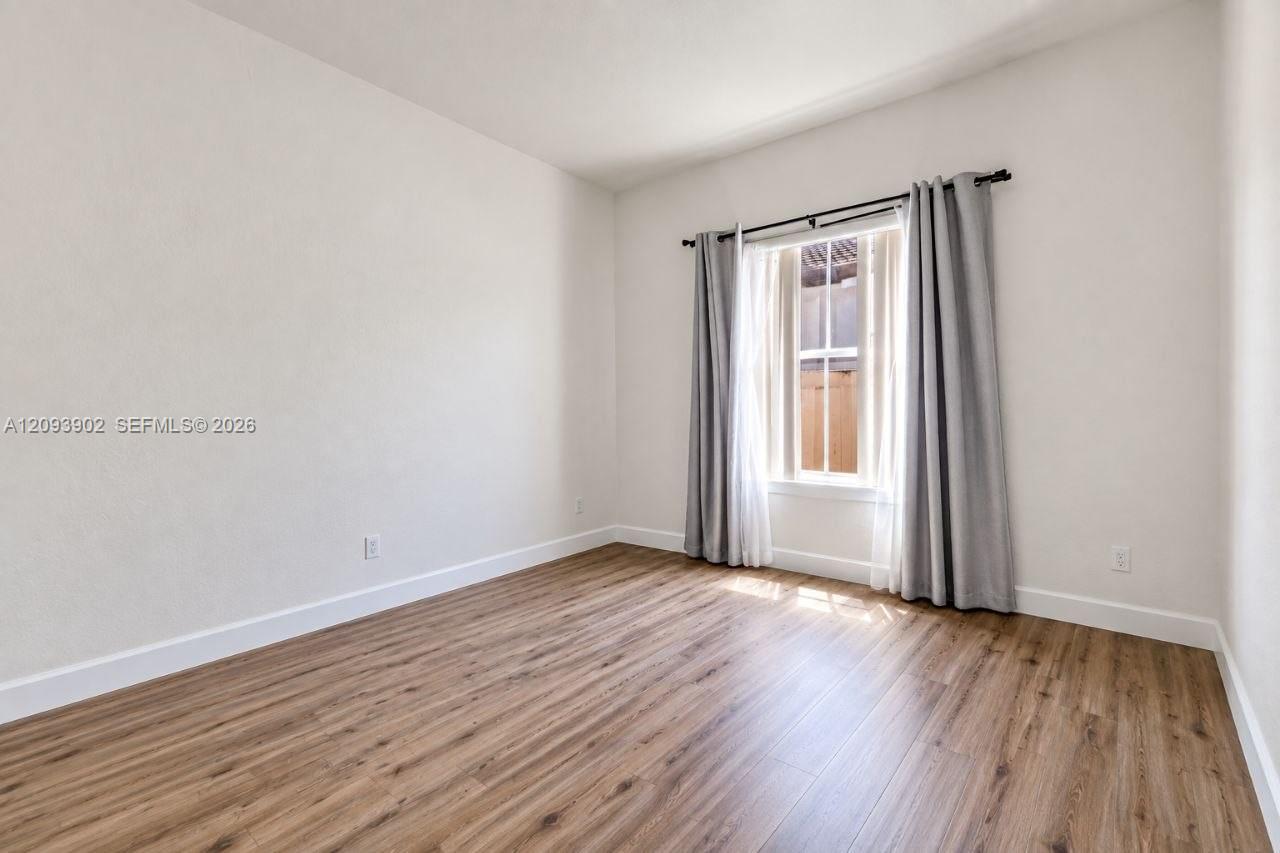 A12093902 Property Photo 26