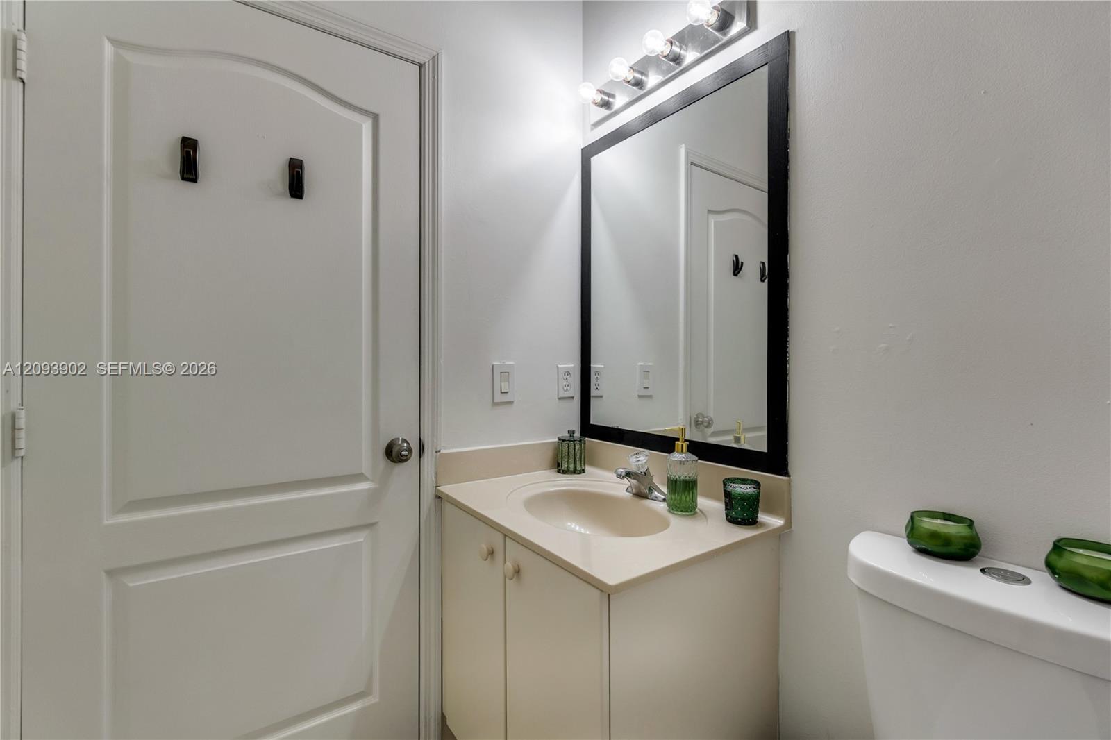 A12093902 Property Photo 28