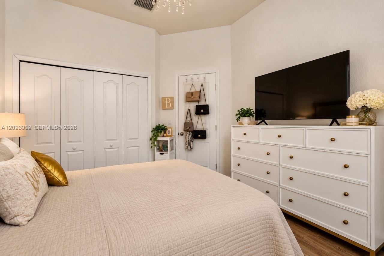 A12093902 Property Photo 29