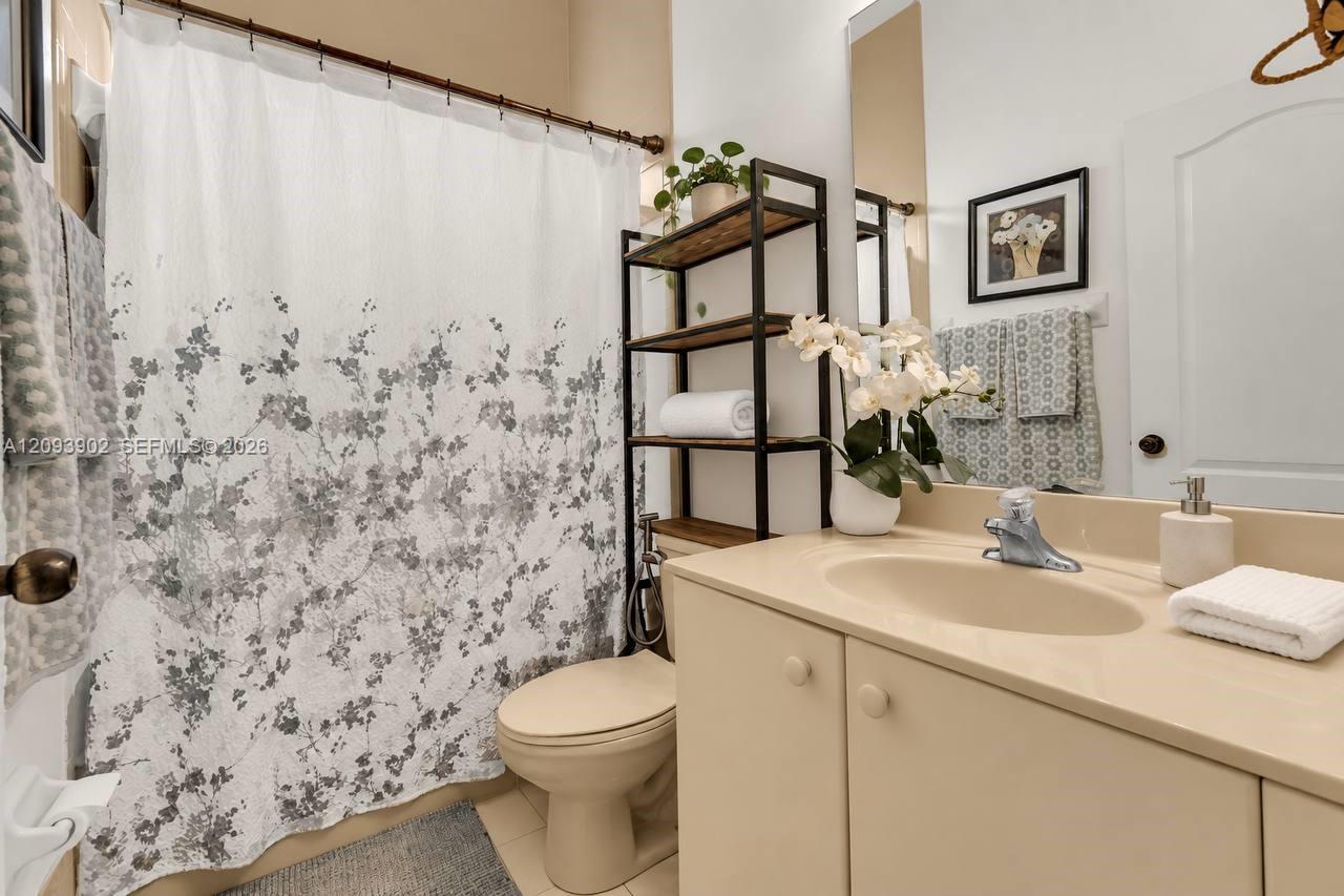 A12093902 Property Photo 32