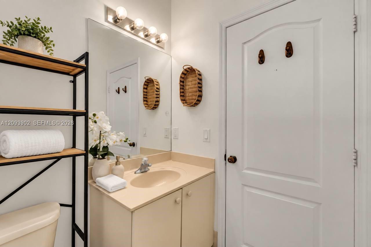 A12093902 Property Photo 33