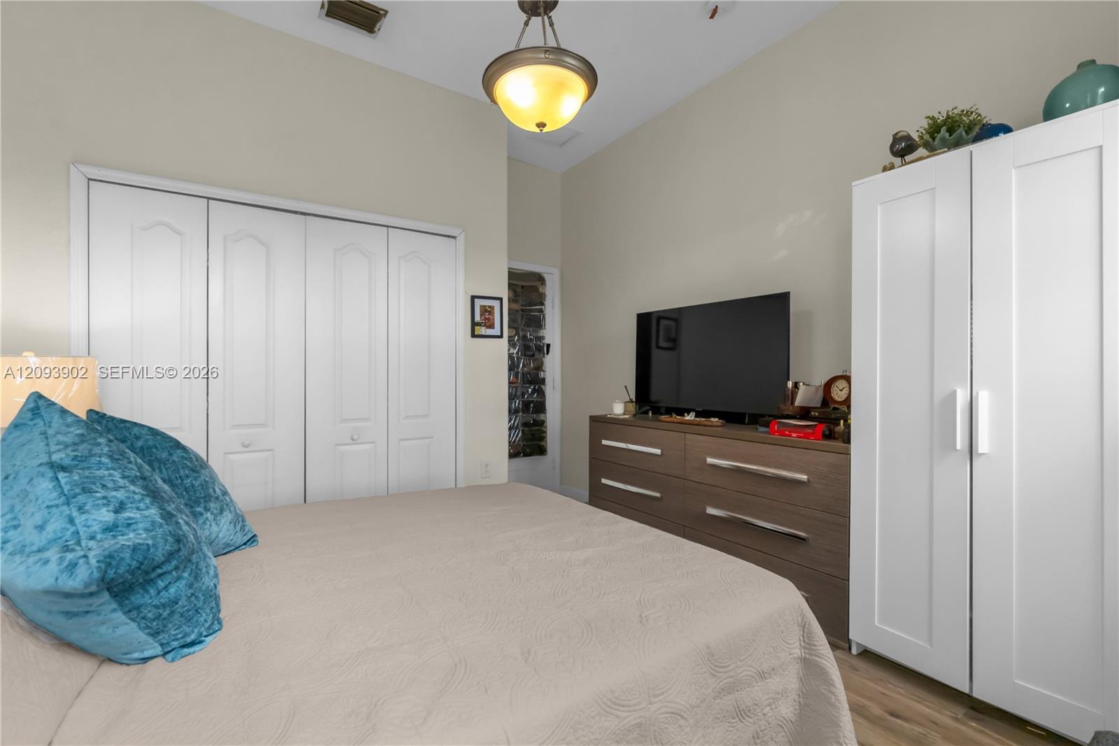 A12093902 Property Photo 36