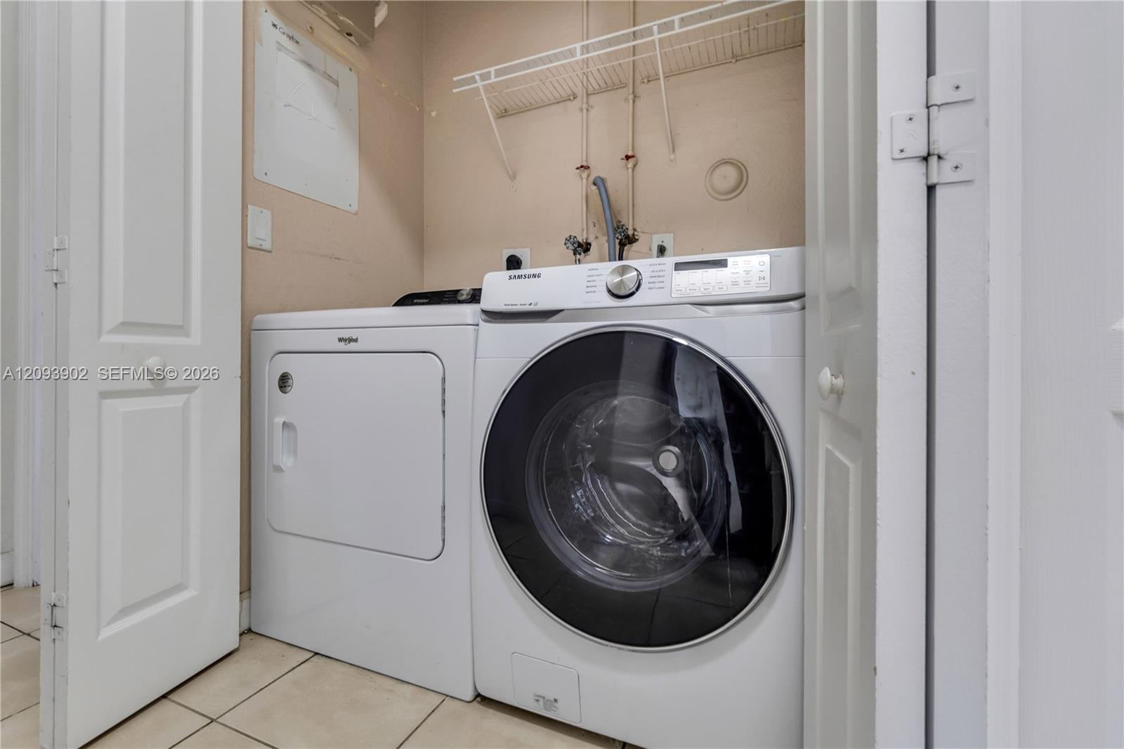 A12093902 Property Photo 38