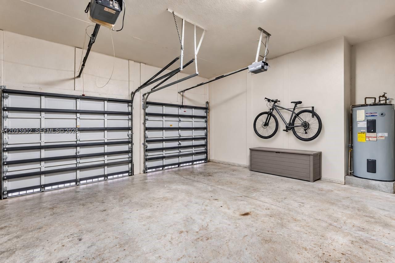 A12093902 Property Photo 41