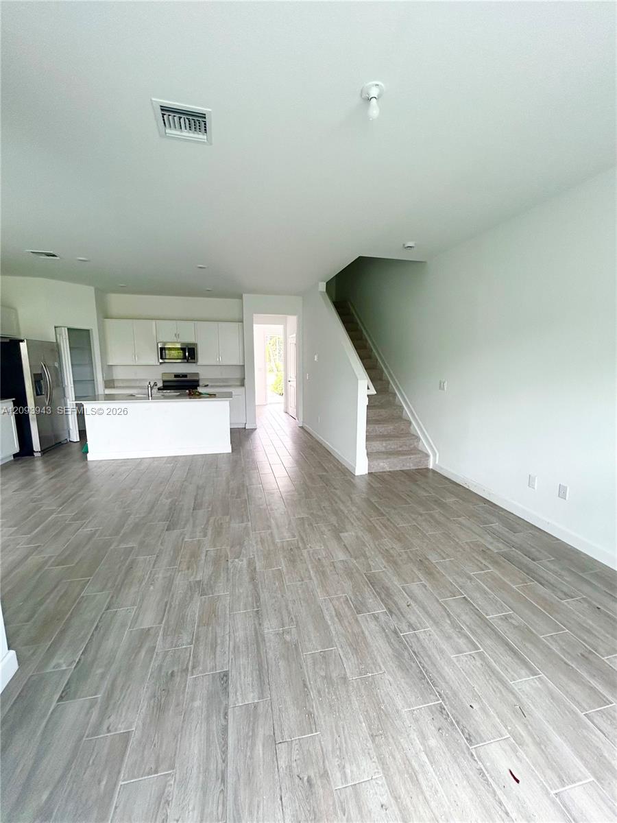 A12093943 Property Photo 4