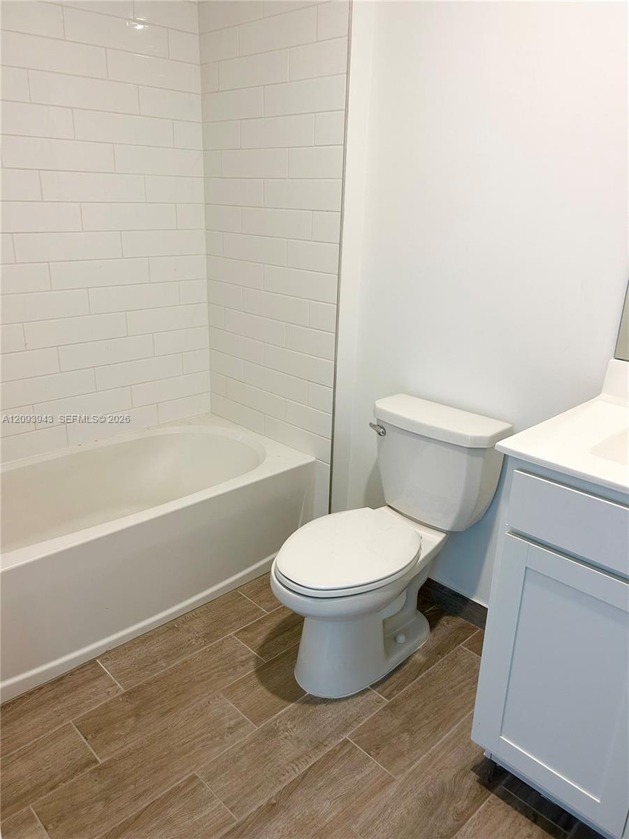 A12093943 Property Photo 11