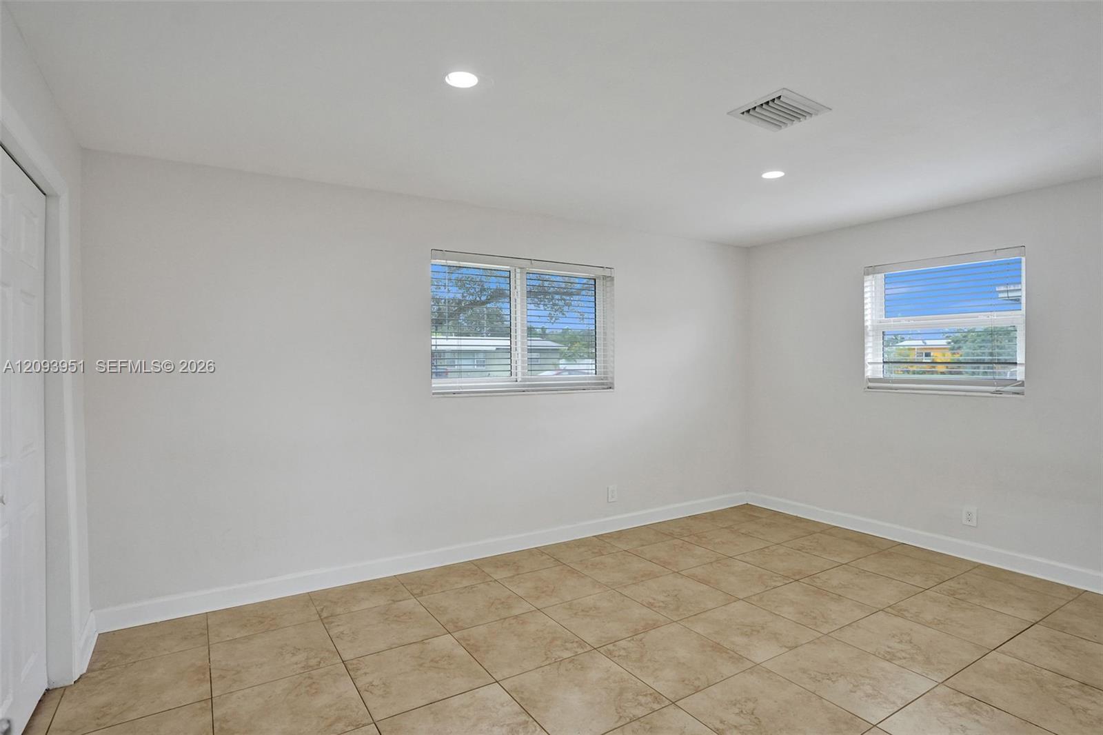 5081 Sw 94th Way Property Photo 5