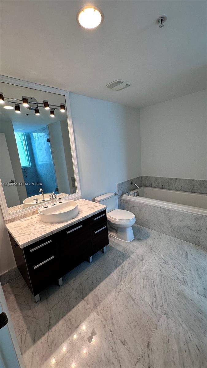 244 Biscayne Boulevard 1608 Property Photo 6