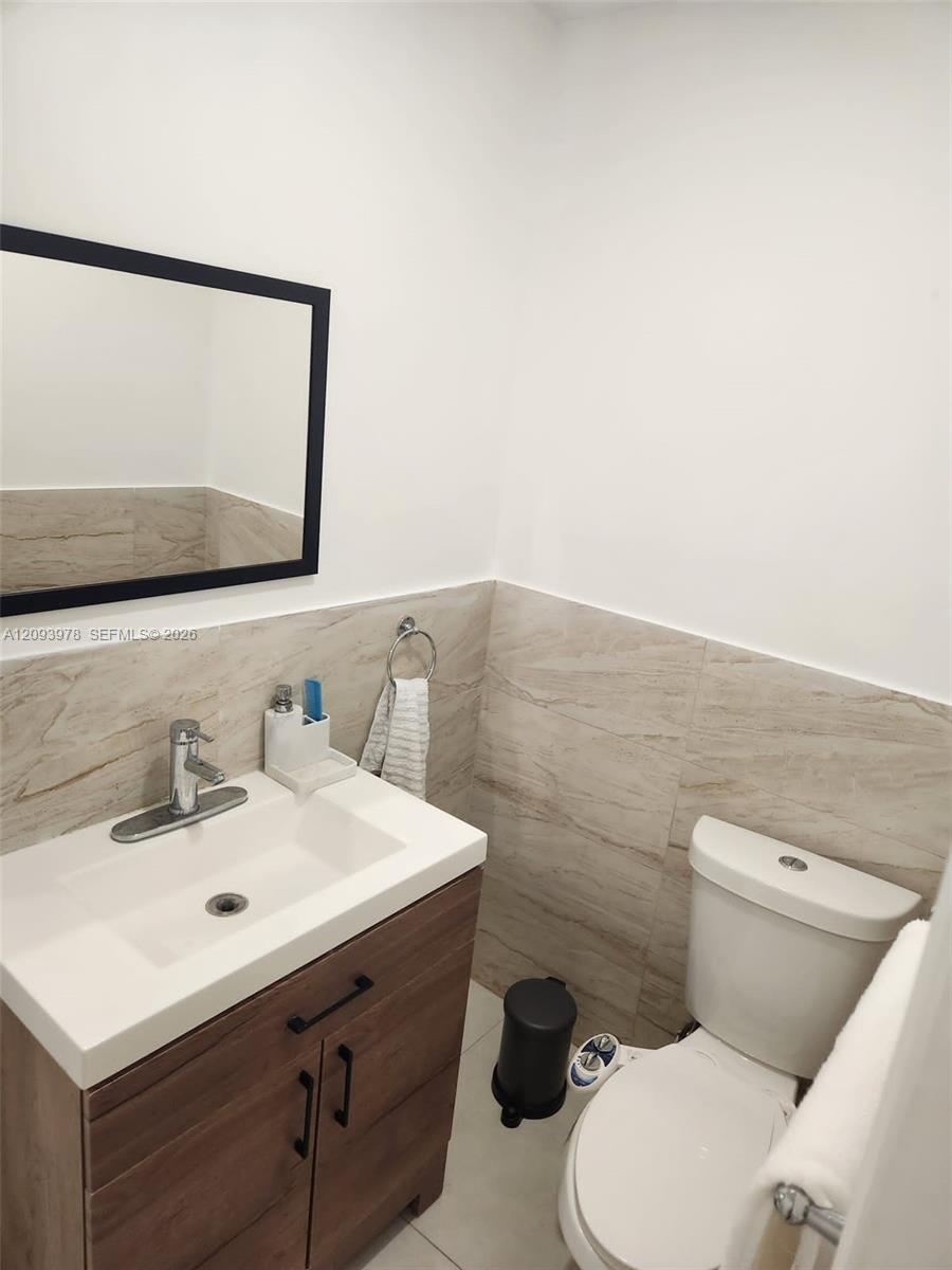 2165 Sw 47th Street B Property Photo 8