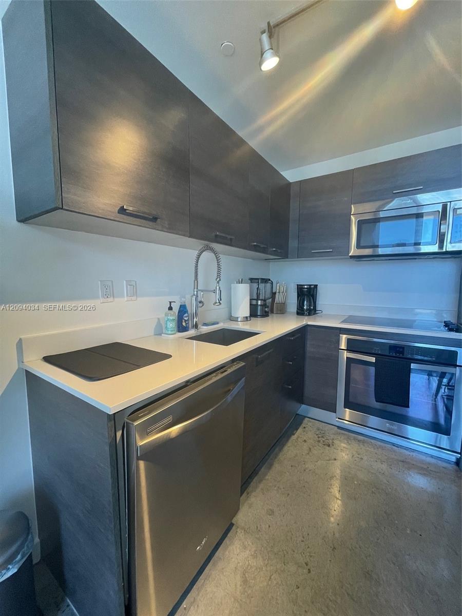 151 Se 1st Street 3307 Property Photo 10