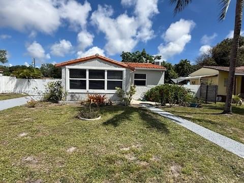 2471 Dewey Street Property Photo 2