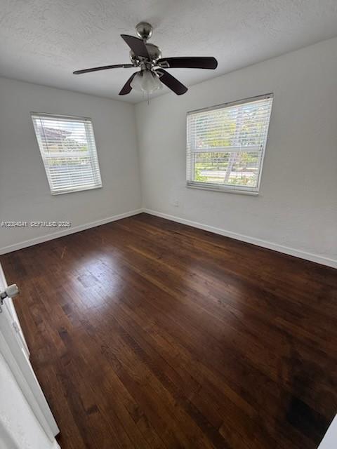 2471 Dewey Street Property Photo 4