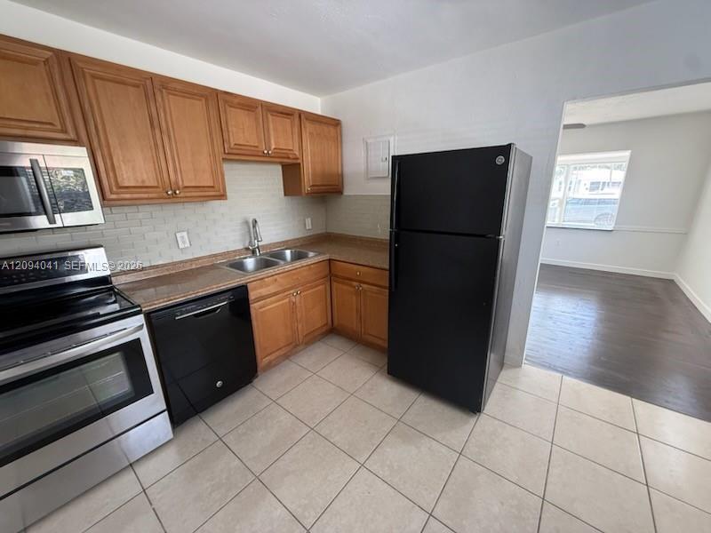 2471 Dewey Street Property Photo 5