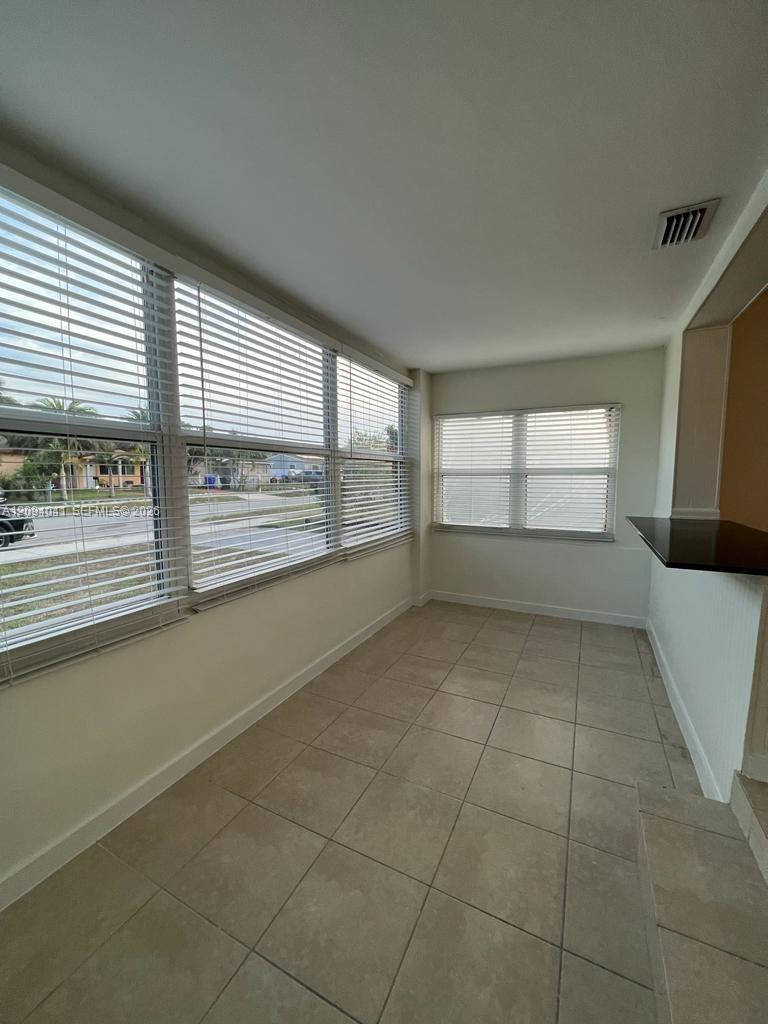 2471 Dewey Street Property Photo 8