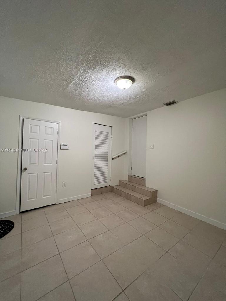 2471 Dewey Street Property Photo 9