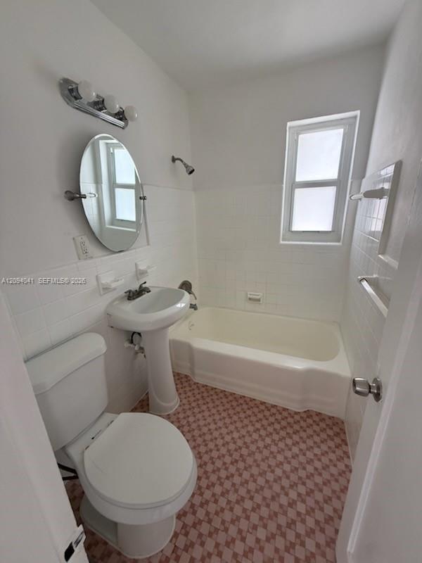 2471 Dewey Street Property Photo 10