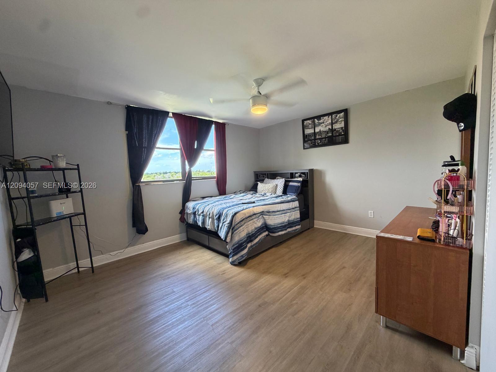 A12094057 Property Photo 10
