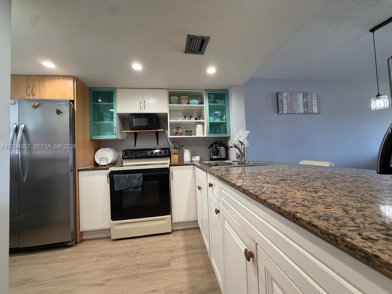 A12094057 Property Photo 22