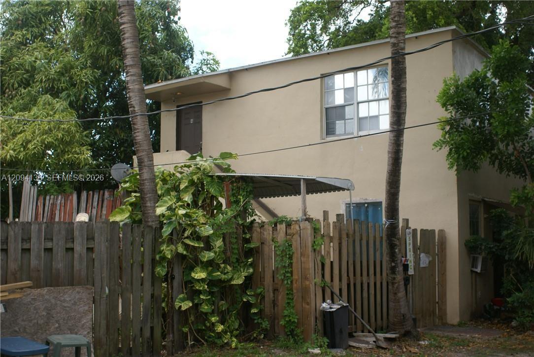 1111 N 22nd Avenue Property Photo 1