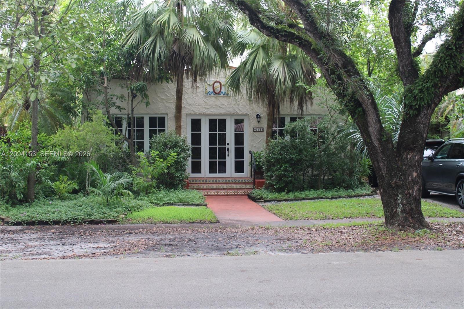 613 Navarre Avenue Property Photo 1