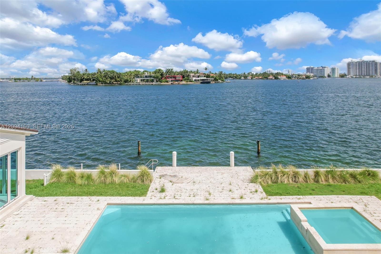 205 N Hibiscus Drive Property Photo 4