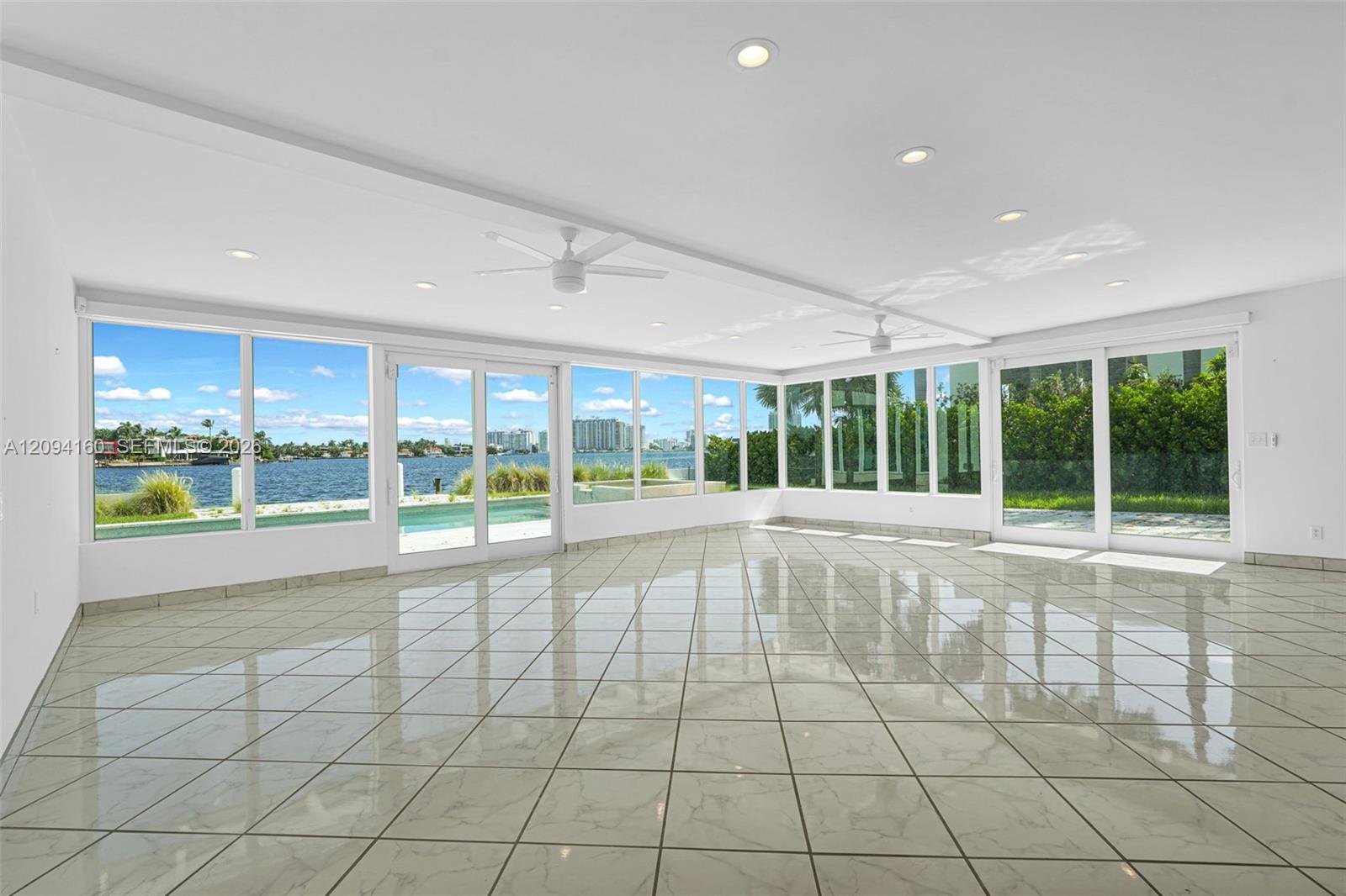 205 N Hibiscus Drive Property Photo 12