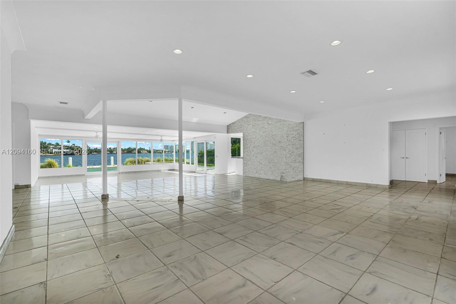 205 N Hibiscus Drive Property Photo 15