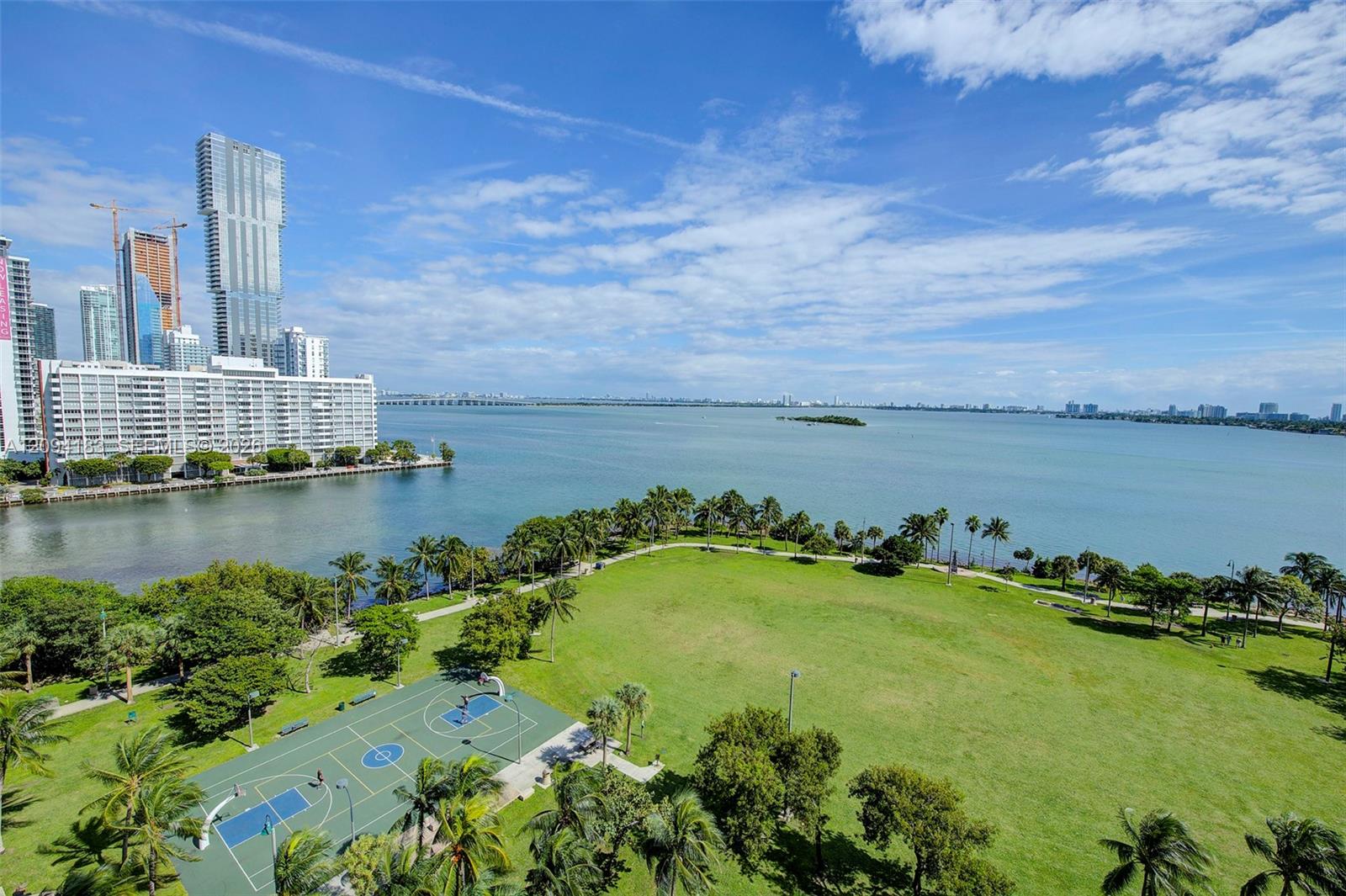 1900 N Bayshore Drive 4604 Property Photo 7