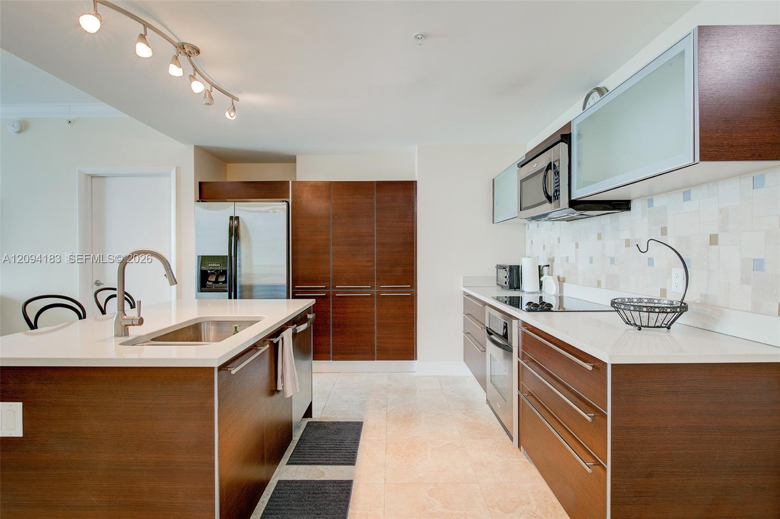 1900 N Bayshore Drive 4604 Property Photo 20
