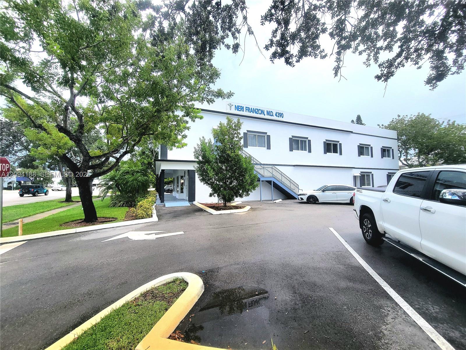 4390 N Federal Highway Property Photo 28