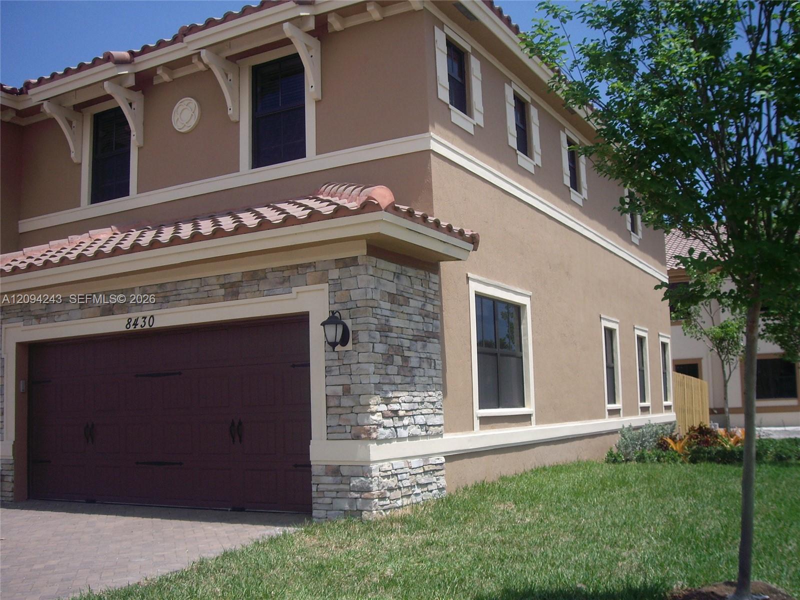 A12094243 Property Photo 3