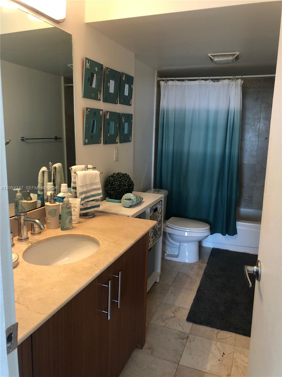 10275 Collins Avenue 427 Property Photo 8