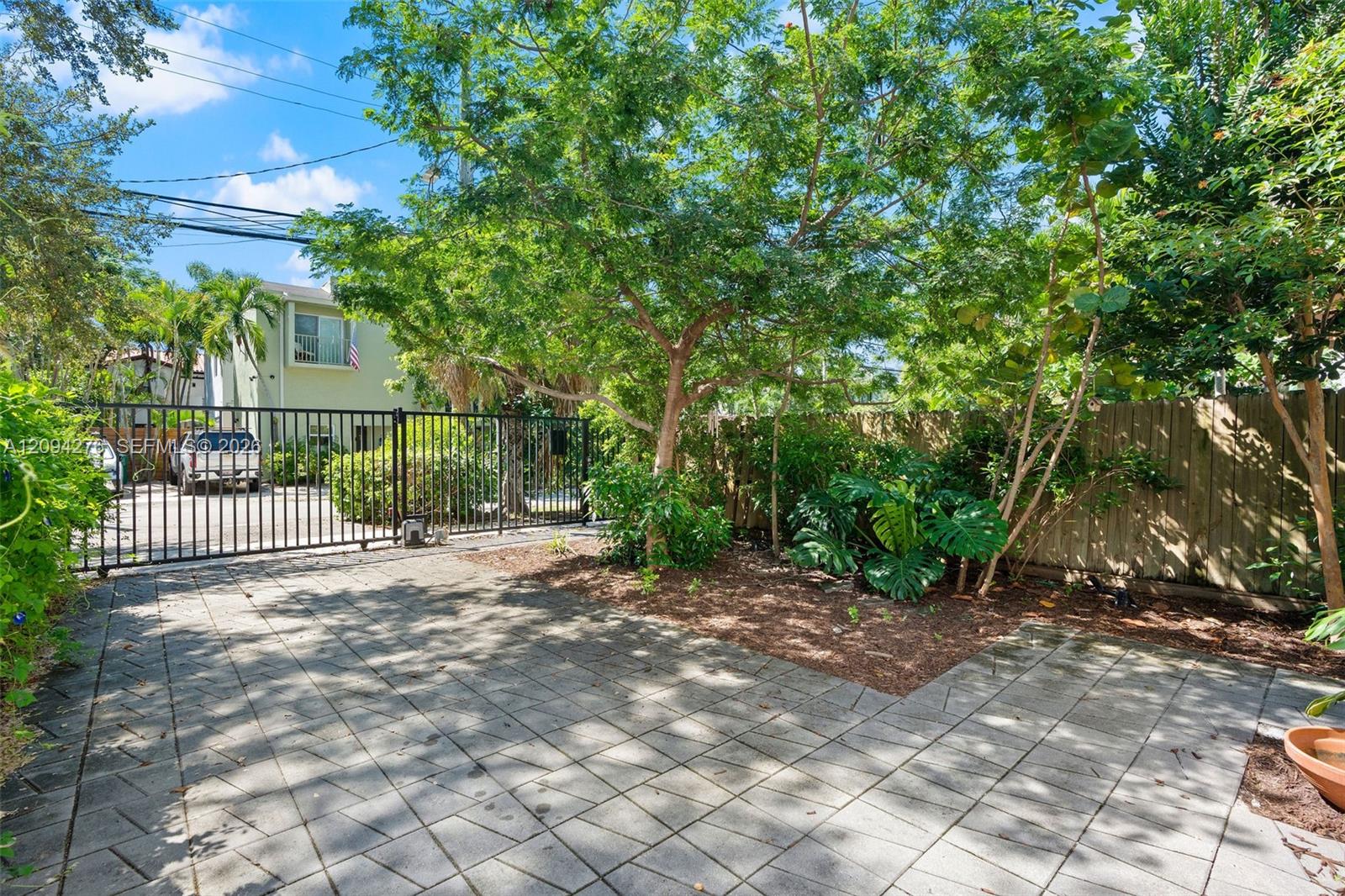 3129 Jackson Avenue 3129 Property Photo 4