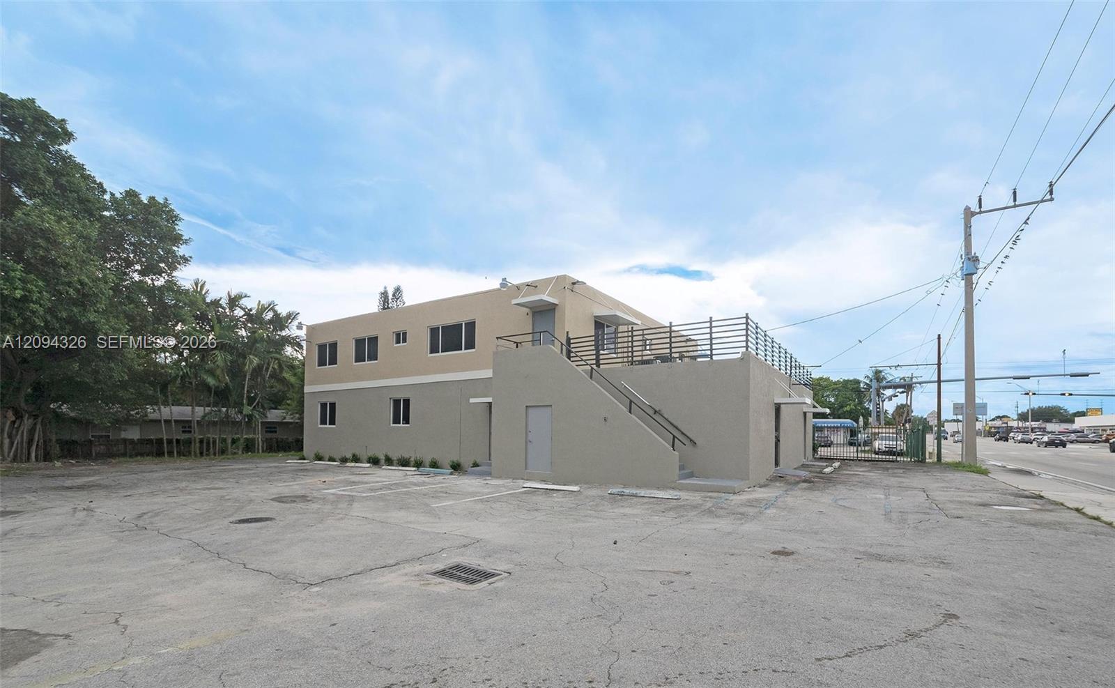 11911 W Dixie Highway Property Photo 1