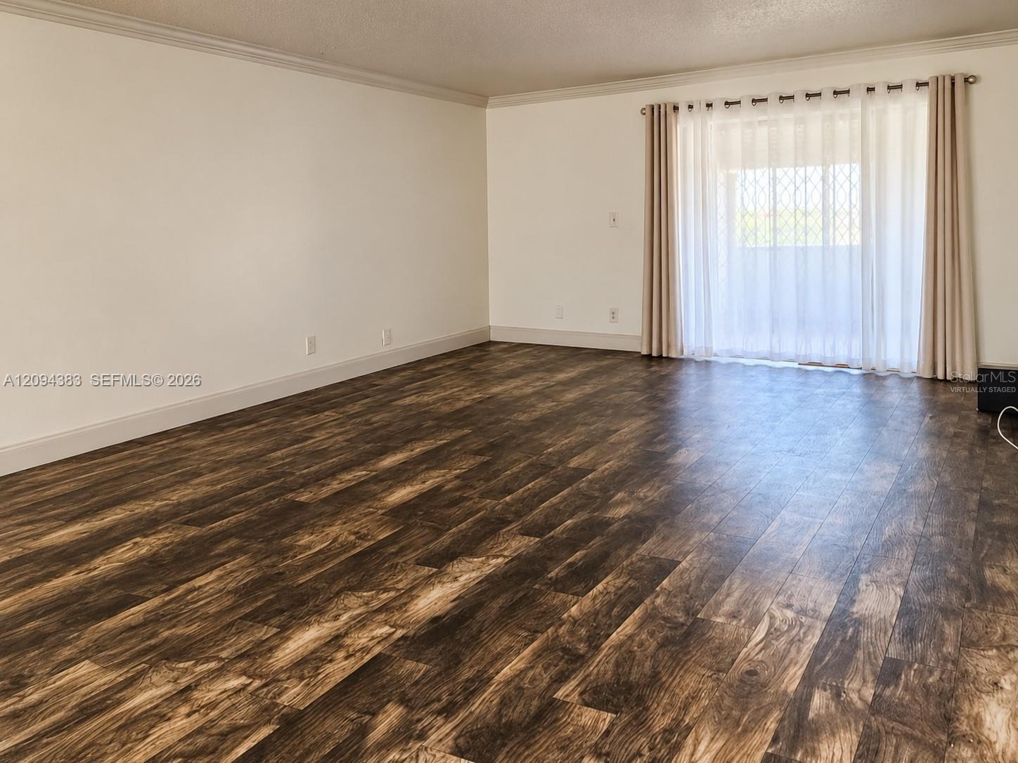 2784 Dudley Drive E Property Photo 9