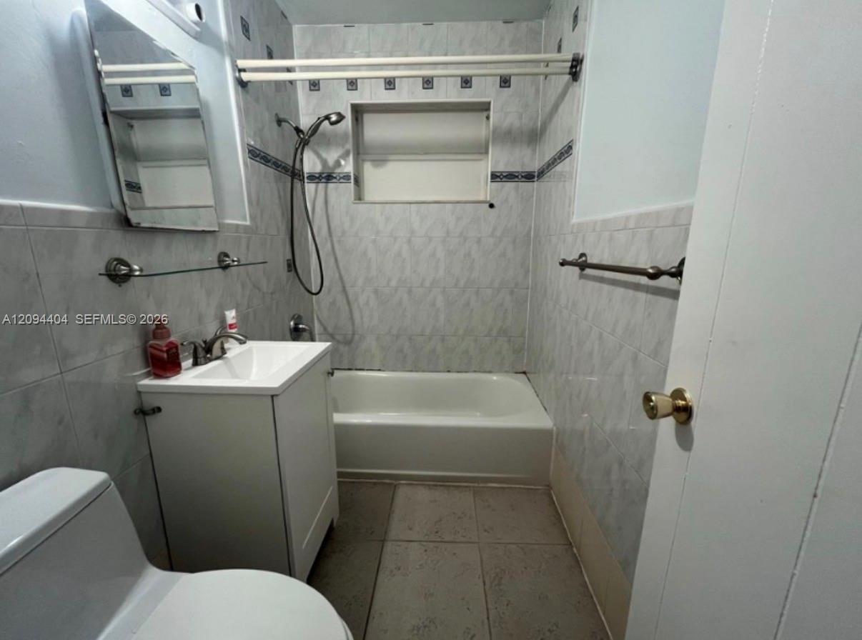 A12094404 Property Photo 5