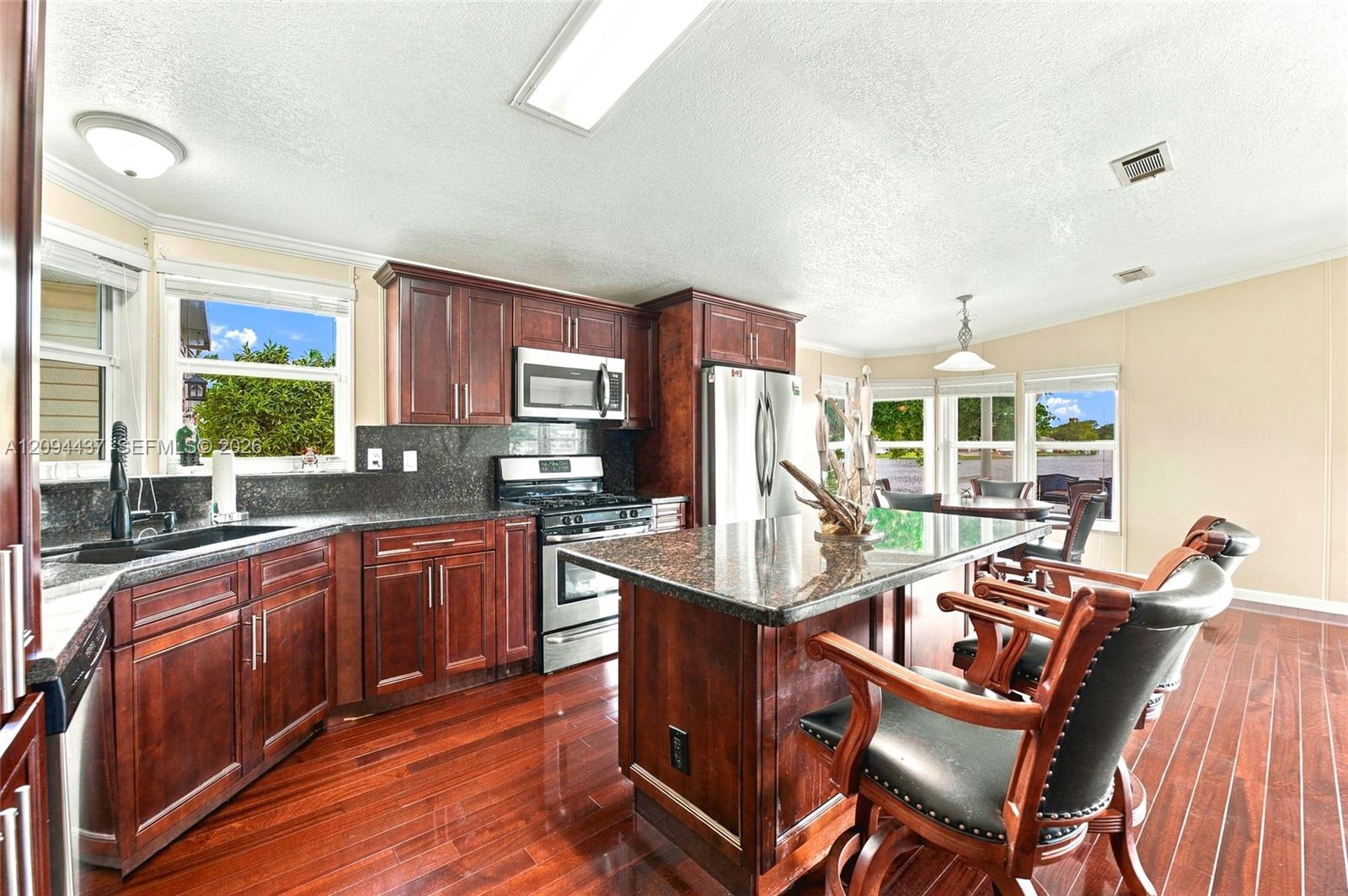 3054 Lakeshore Drive Property Photo 7