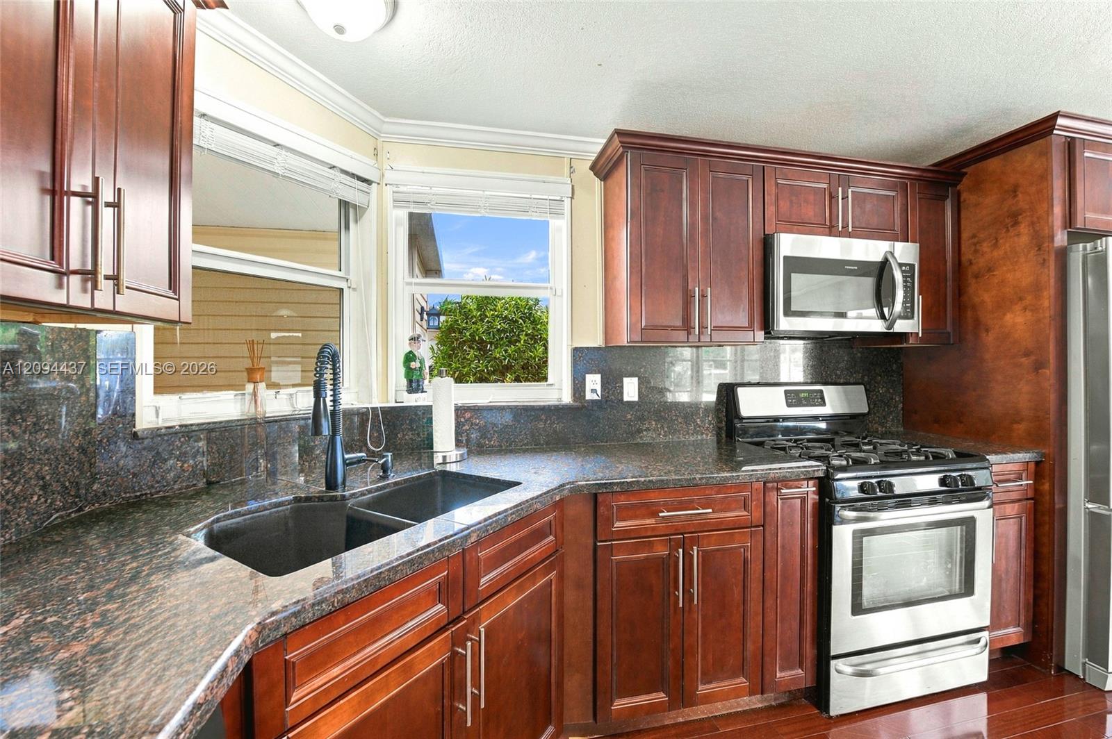 3054 Lakeshore Drive Property Photo 10