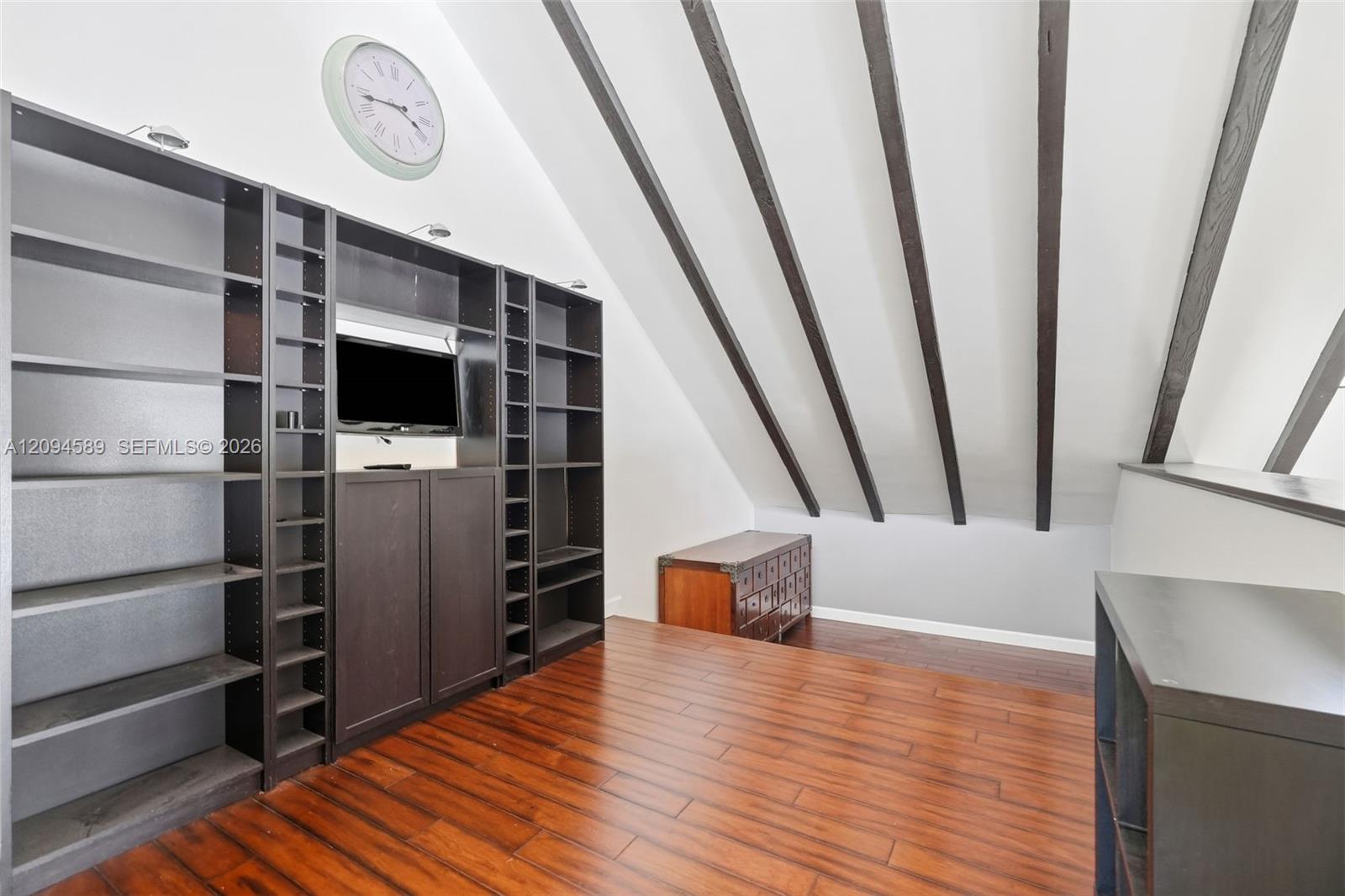 521 N Victoria Park Road Property Photo 11