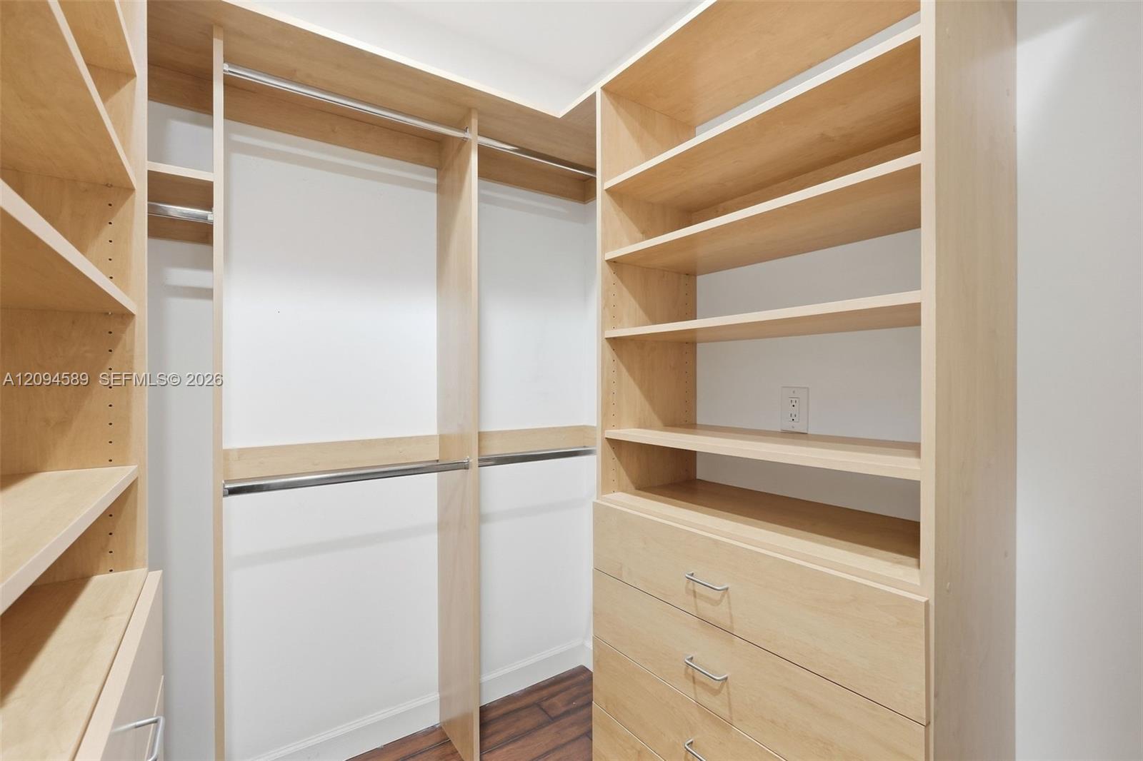521 N Victoria Park Road Property Photo 16