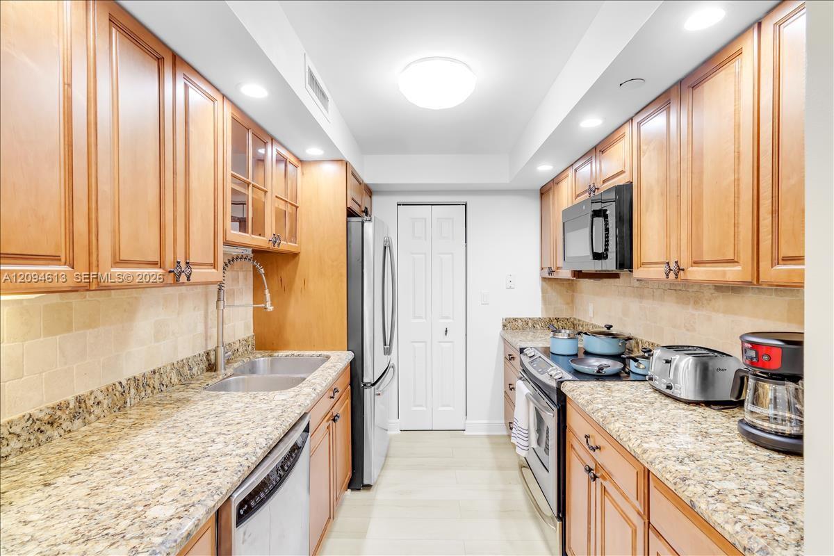 3000 N Ocean Drive 3b Property Photo 6
