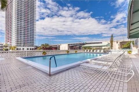 1817 S Ocean Drive 426 Property Photo 1
