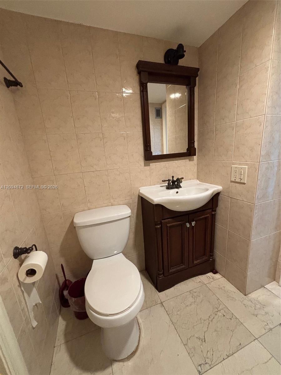 1817 S Ocean Drive 426 Property Photo 15