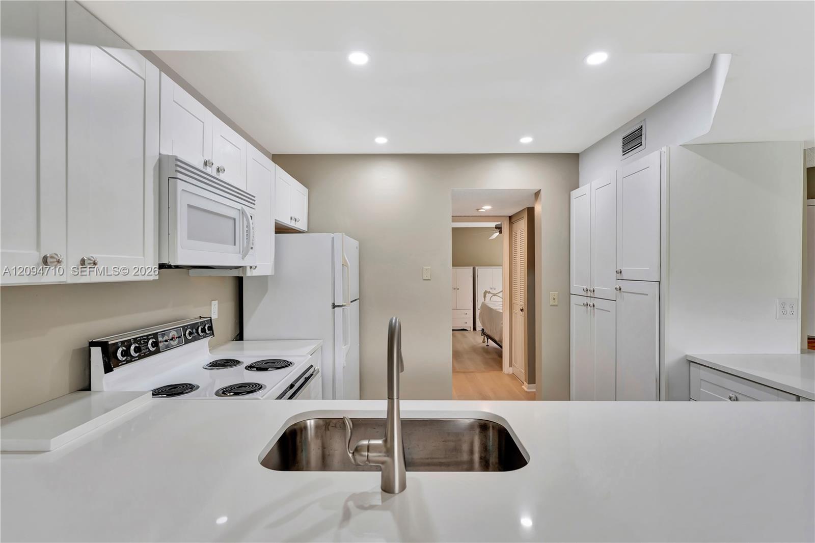 1605 S Us Highway 1 201v5 Property Photo 12