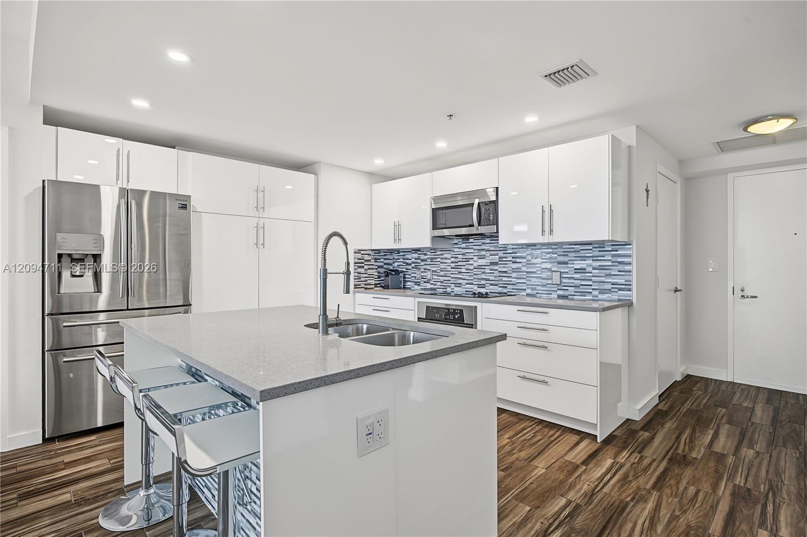 1900 N Bayshore Drive 3604 Property Photo 2