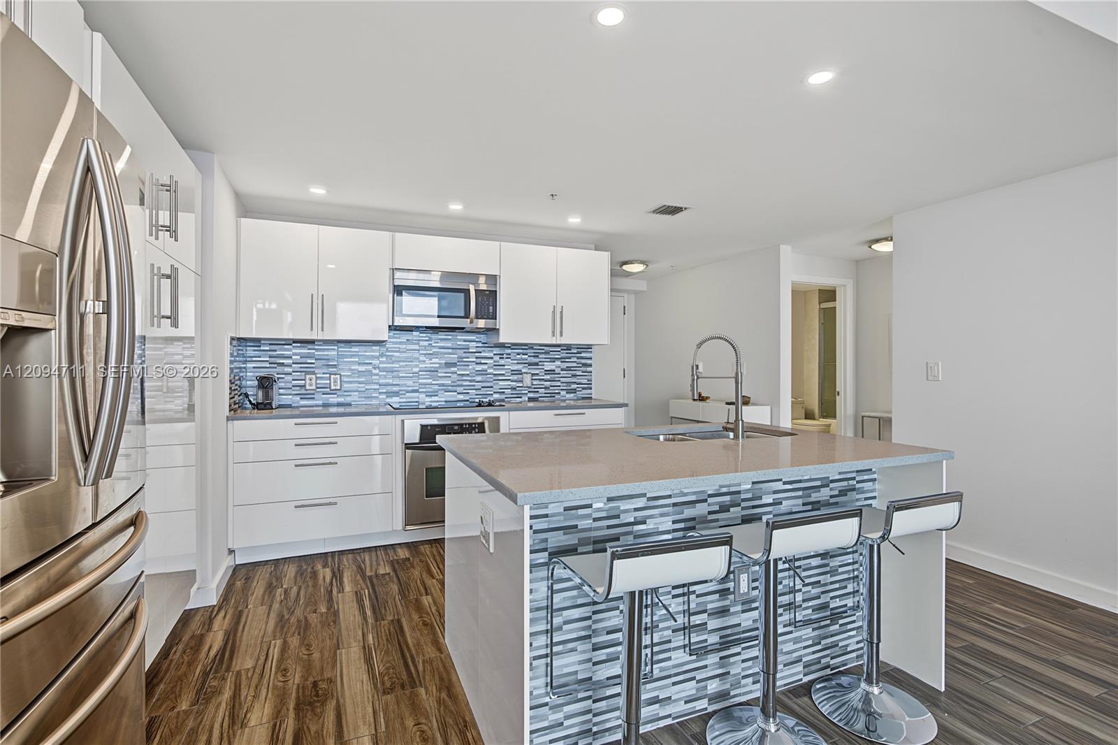 1900 N Bayshore Drive 3604 Property Photo 4