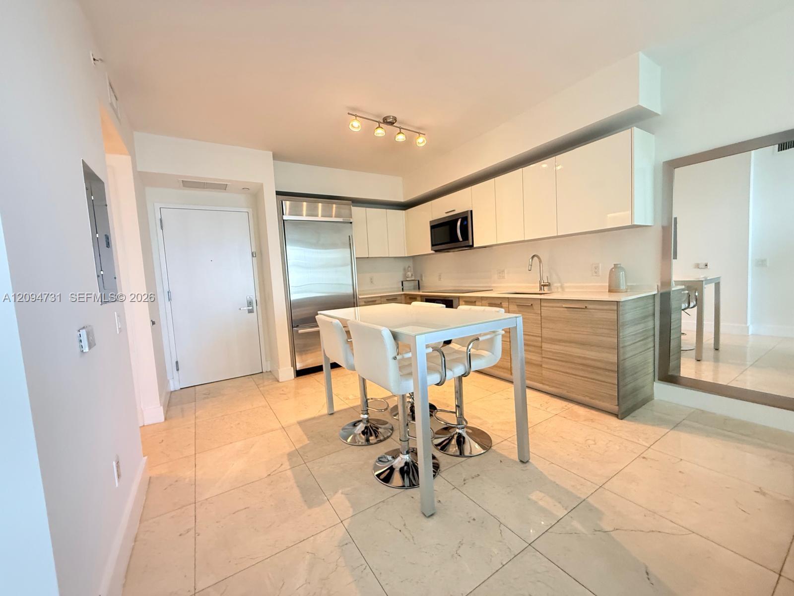 1300 Brickell Bay Drive 1904 Property Photo 8