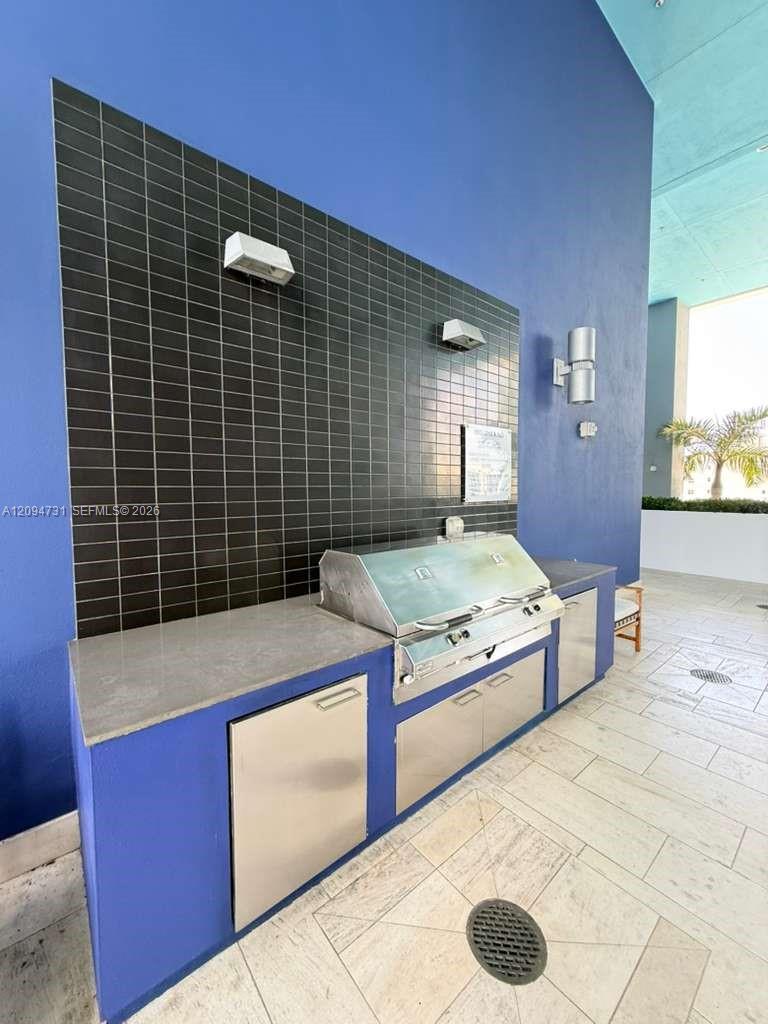1300 Brickell Bay Drive 1904 Property Photo 32